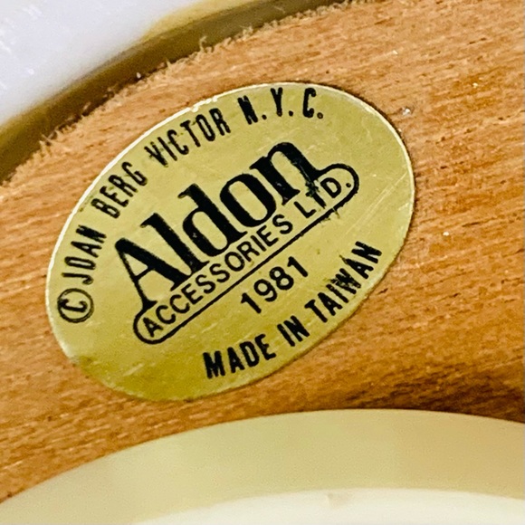 Aldon 1981 Best Friends Porcelain Musical Figurine - Picture 5 of 7